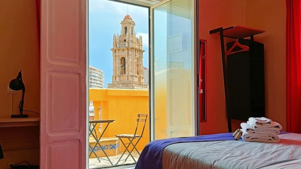 Mooi uitzicht vanuit de kamers van Purple Nest Hostel Valencia